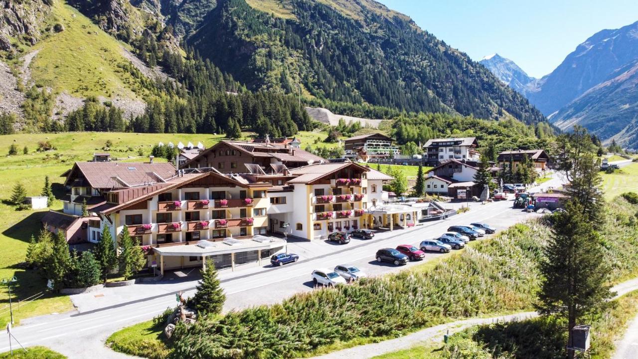 Hotel Gundolf Sankt Leonhard im Pitztal Exterior photo