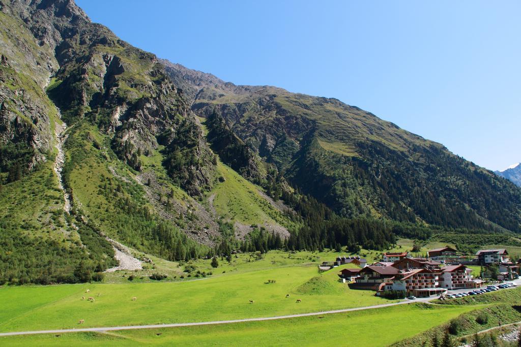 Hotel Gundolf Sankt Leonhard im Pitztal Exterior photo