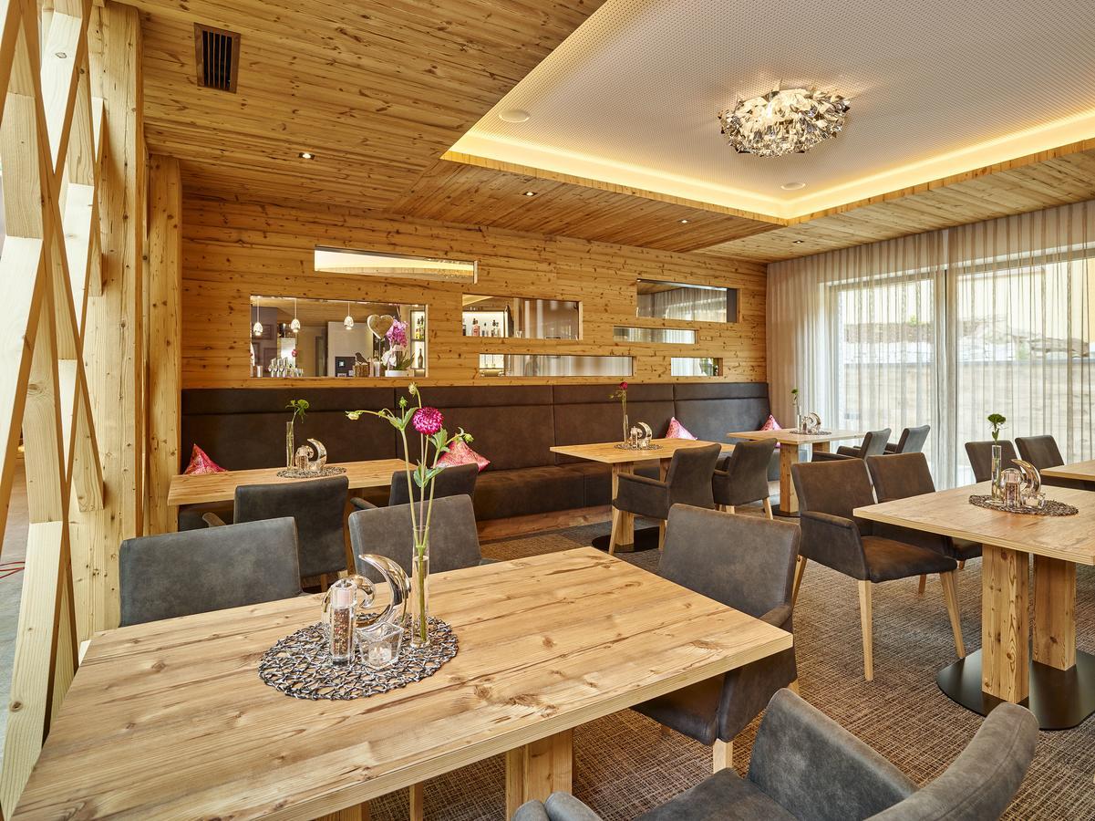 Hotel Gundolf Sankt Leonhard im Pitztal Exterior photo
